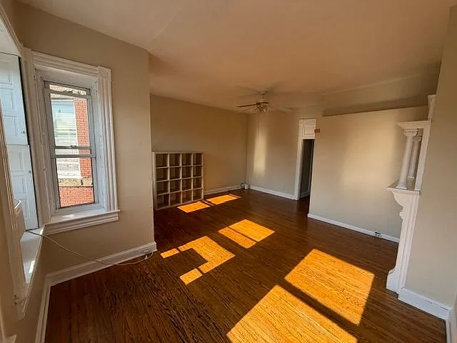 Unfurnished Front Room w/ Western Exposure - Bookcase remains 3/3