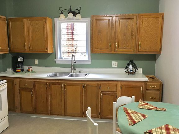 Eat in kitchen area