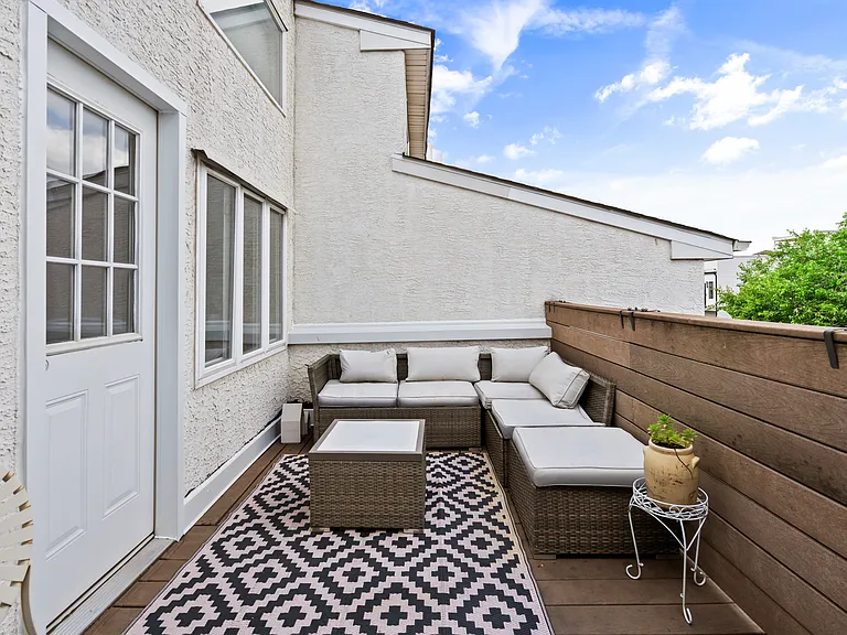 1129 N Orianna St — Photo 17
