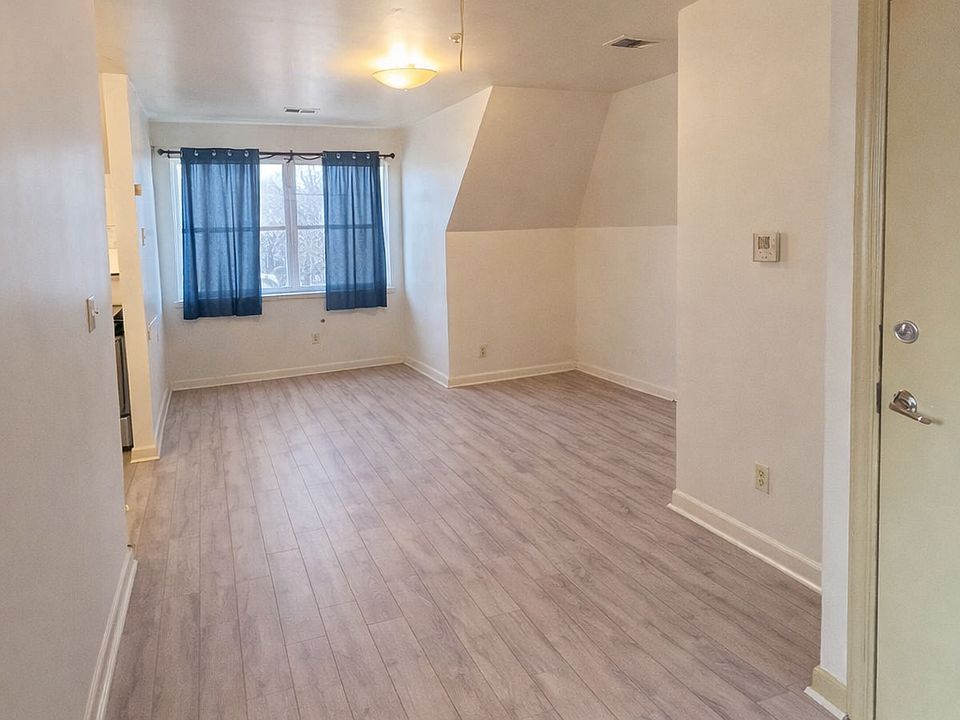1st image of 112 N Fairmount St Floor 3