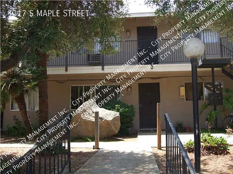1317 S Maple St — Photo 14
