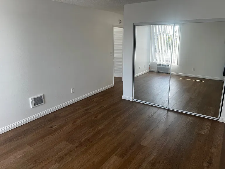 Beachwood Village Apartments — Photo 133