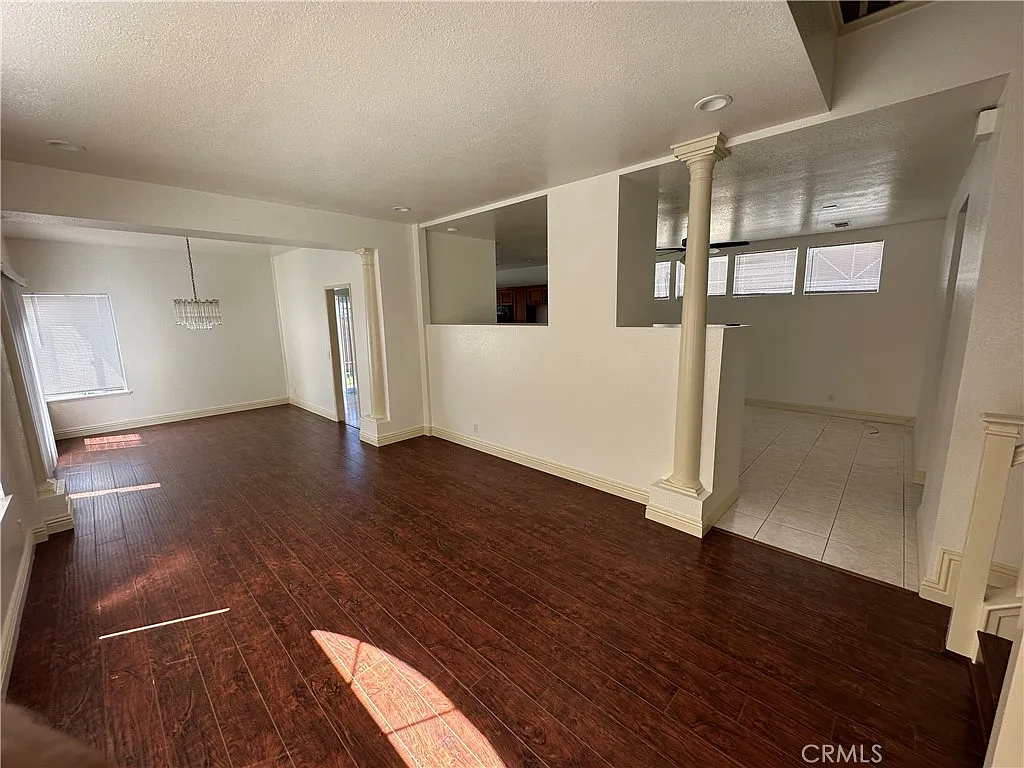 4 bed, 2.5 bath, 2320 sqft, $4,300 — Photo 4