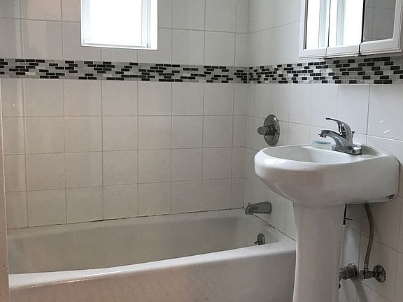 5th image of 2568 37th St APT 4