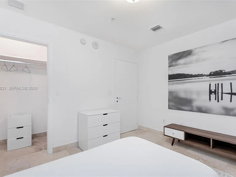 50 S Pointe Dr #701 — Photo 36