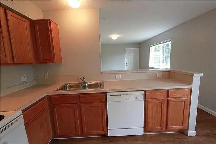 2 bed, 1.5 bath, 903 sqft, $1,195 — Photo 4