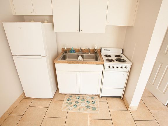 4th image of 1111 Pinellas St APT 3