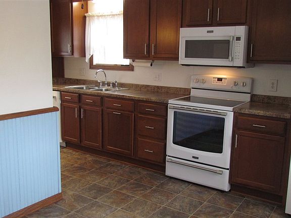 2nd image of 600 Hacey St
