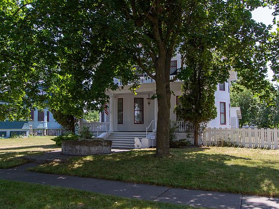 2nd image of 212 3rd Ave E