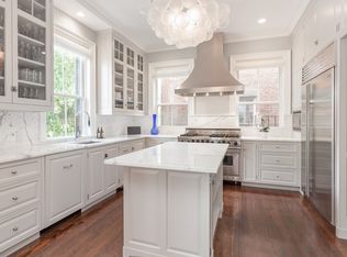 67-67A Chestnut St, Boston, MA 02108