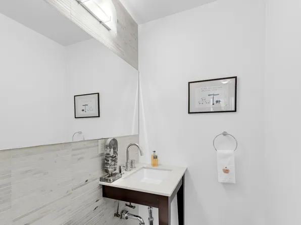 1438 Third Avenue image 4 of 12