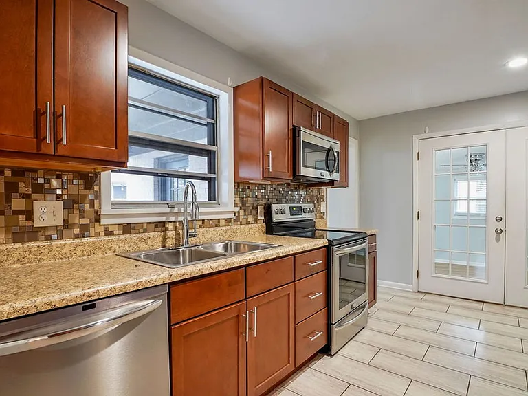 969 Oak Grove Rd — Photo 11