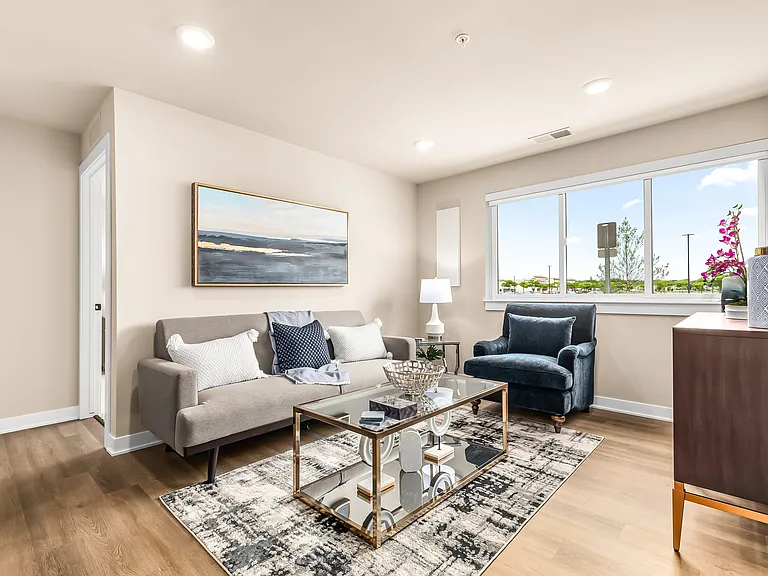 Sterling Center Apartments — Photo 10