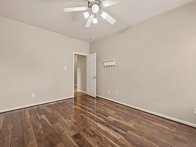 13719 Saxony Dr — Photo 31