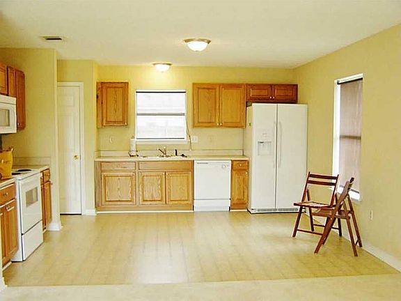 3rd image of 713 Cantrelle St