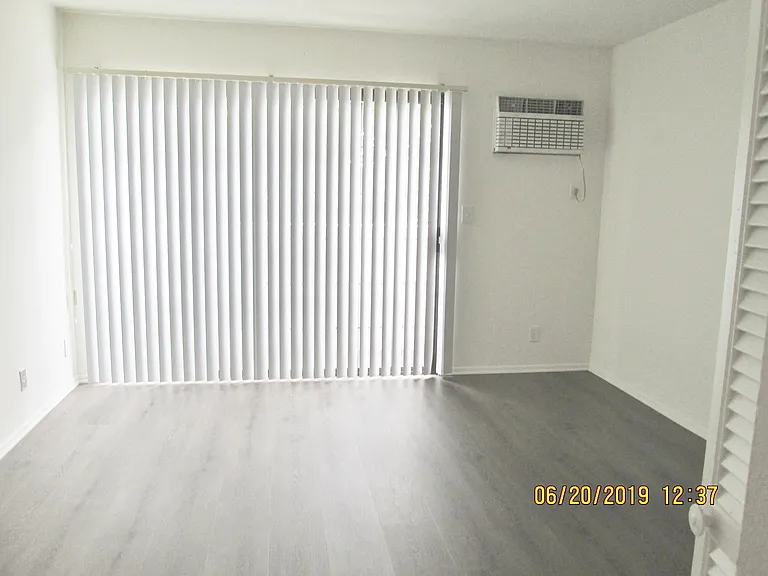 5105 Inglewood Blvd — Photo 5