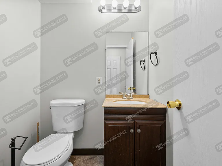 2245 S Commerce Rd — Photo 18