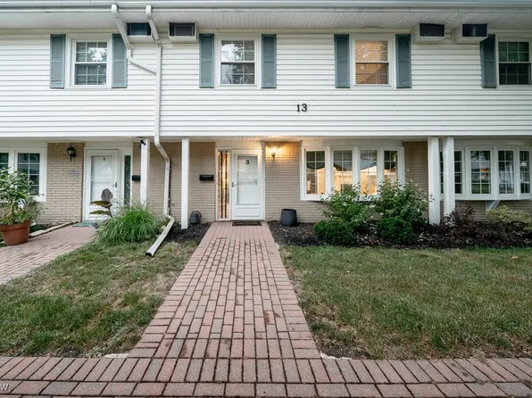 13 Meadowlawn Dr Unit 3, Mentor, OH 44060