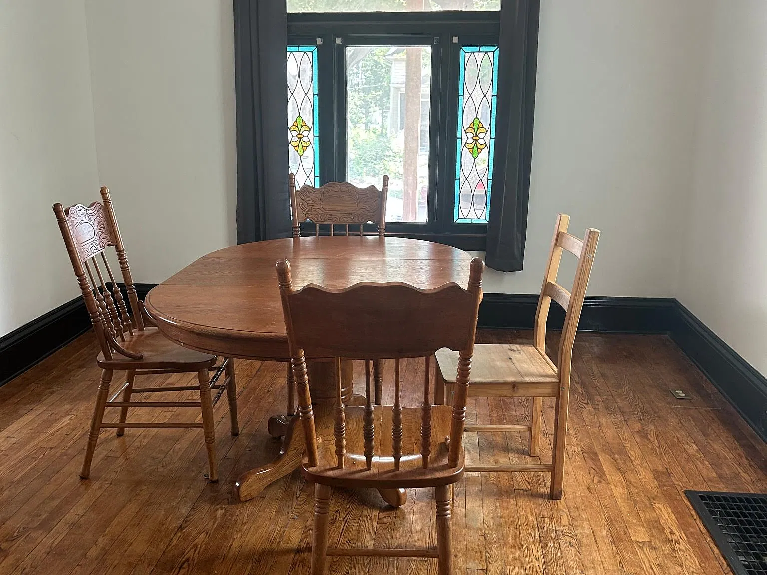 3 bed, 1.5 bath, 1950 sqft, $2,200 — Photo 1