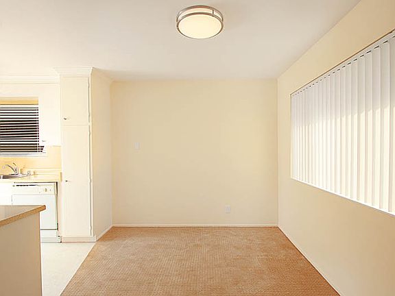 4th image of 696 Towle Way APT 30