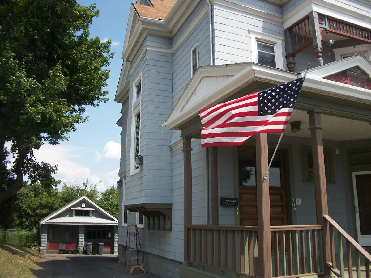 502 N Mcbride Street — Photo 3