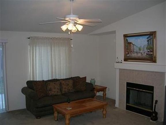 5th image of 474 Whiterock Dr