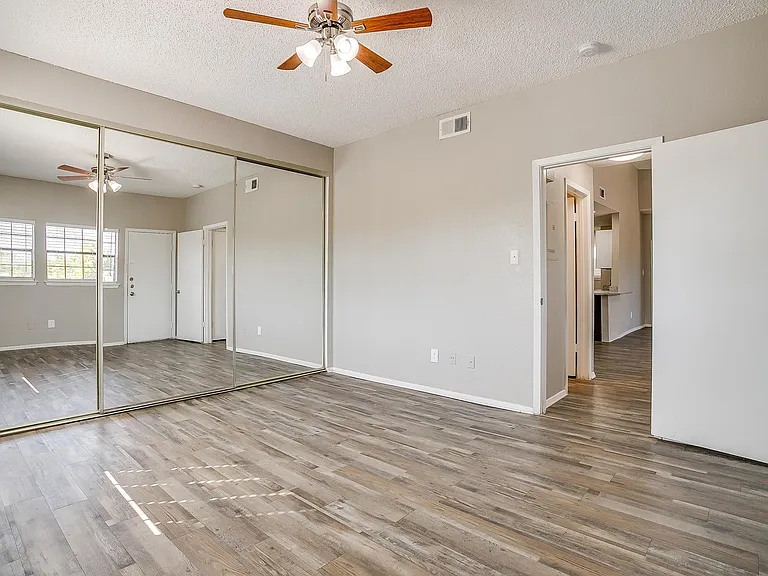 Portofino Apartments — Photo 26