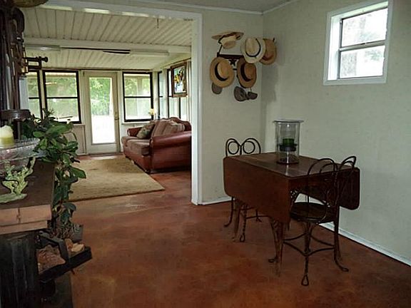5th image of 2202 Long Creek Ct
