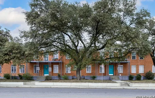 553 Club Dr Photo 1