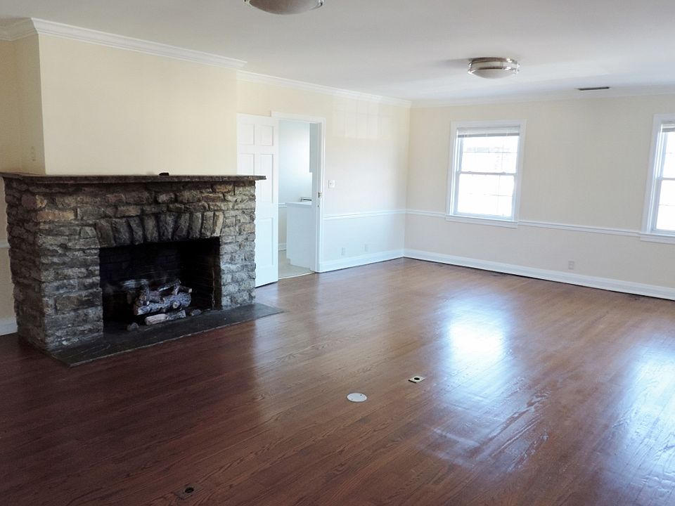 1st image of 105 W Washington St #C1