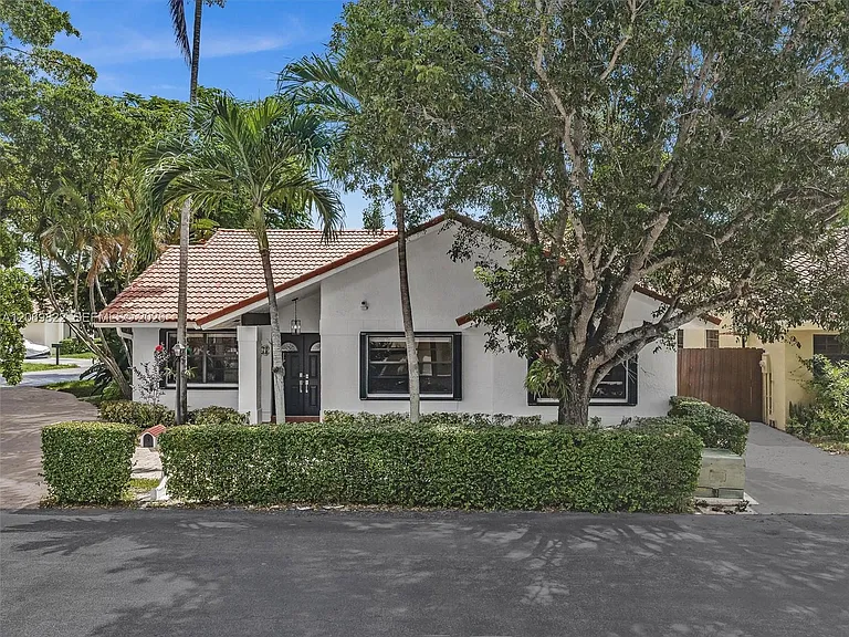 7457 SW 112th Pl — Photo 3