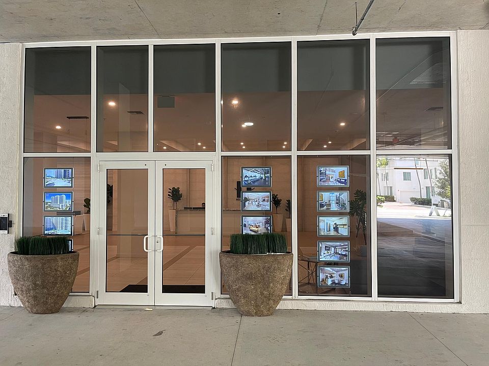 1st image of 2130 Van Buren St #621