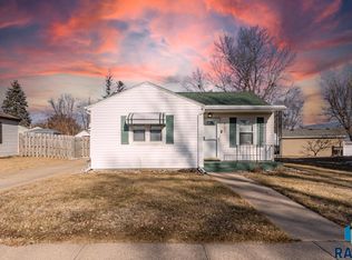 2108 E 8th St, Sioux Falls, SD 57103