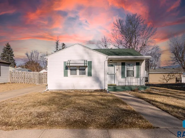 2108 E 8th St, Sioux Falls, SD 57103