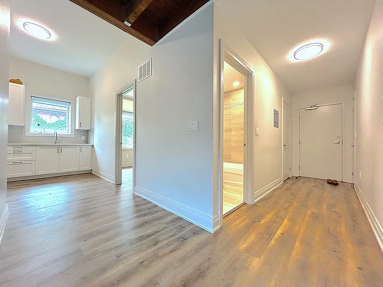837 King St E #203 — Photo 7