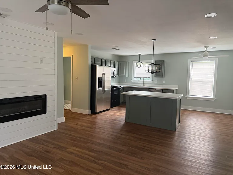 412 Robert St — Photo 5