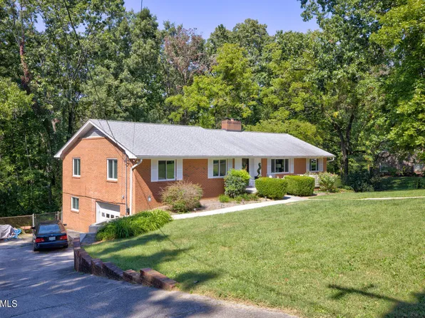 8001 Corteland Dr, Knoxville, TN 37909