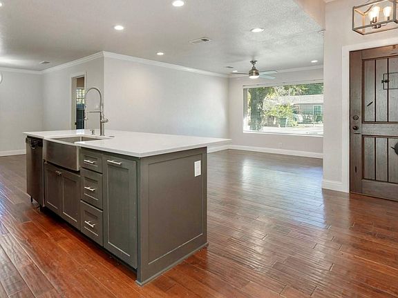 4th image of 1111 Ervin Ln
