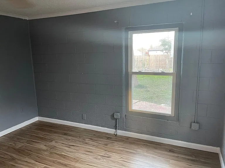 3217 James Ave — Photo 3