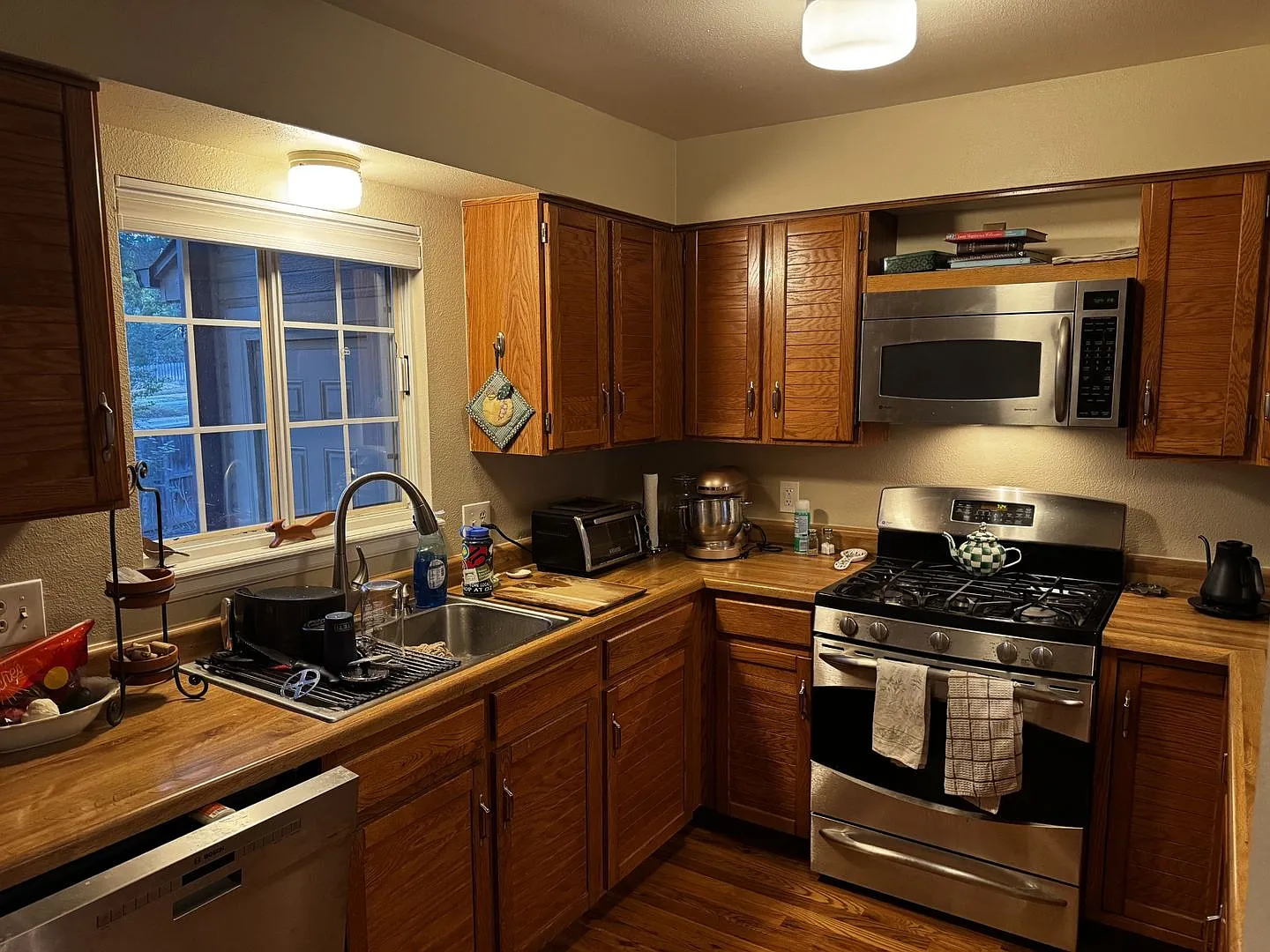 Sunny 2 Bedroom Townhome — Photo 3