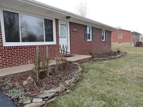 3rd image of 4109 Englewood Blvd