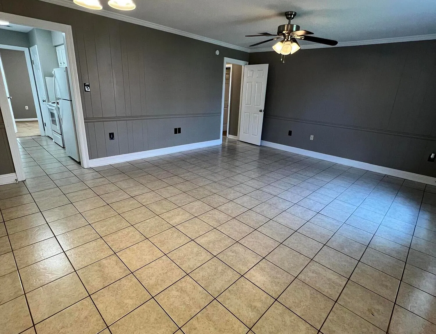 3 bed, $1,400 — Photo 4