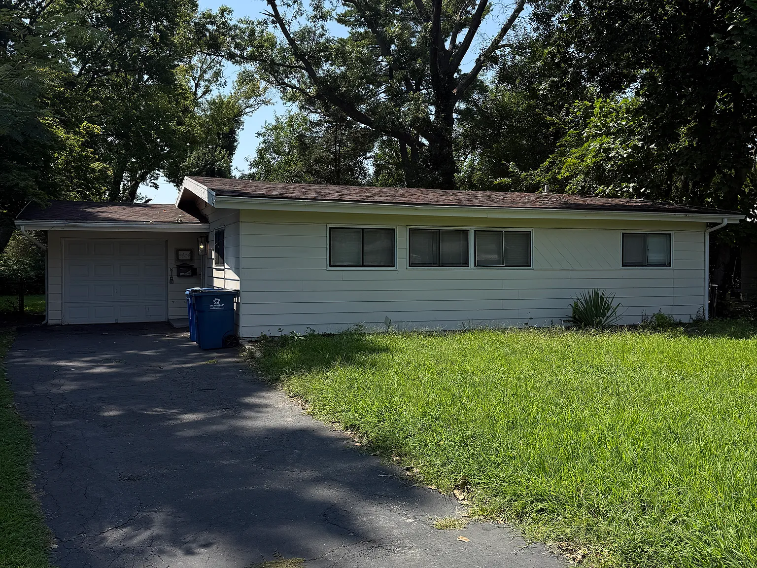 3 bed, 1140 sqft, $1,450 — Photo 1