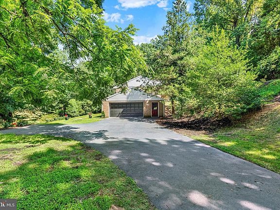 3rd image of 49 Fawn Dr
