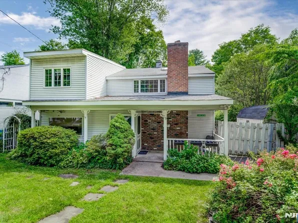 39 Campbell St, Waldwick, NJ 07463