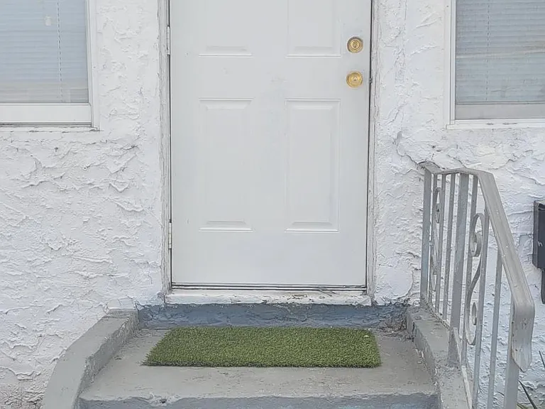 412 N Dixie Hwy — Photo 1