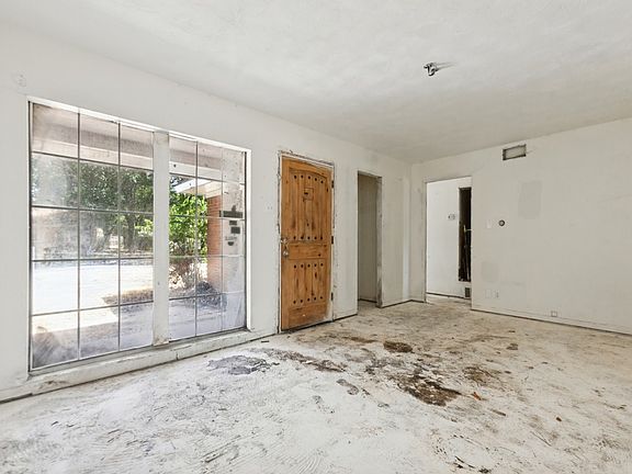 3rd image of 8917 Freeport Dr