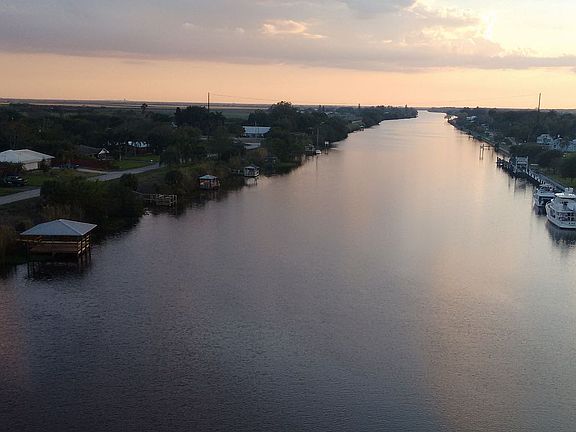 3rd image of 1121 River Rd