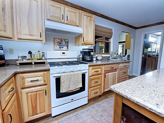 4th image of 642 Everett Rd