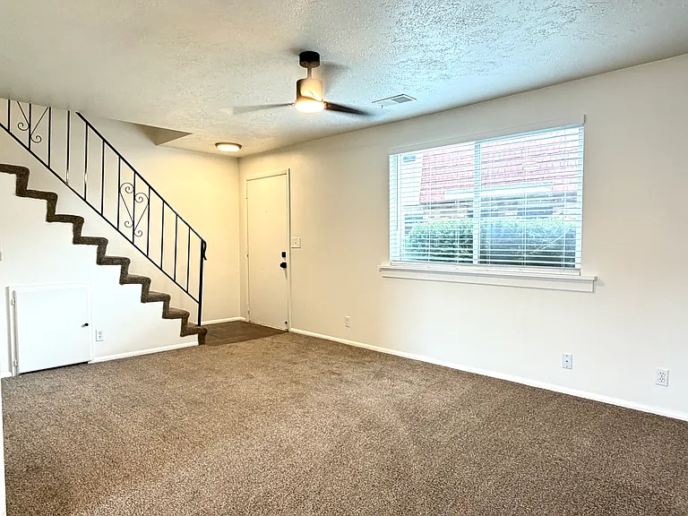359 N 100 W #4 — Photo 7